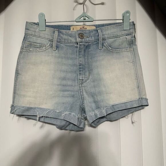 Hollister denim
Blue jean shorts , high rise , short short - Picture 1 of 3